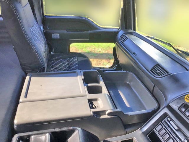 いすゞギガセルフローダー大型（10t）[写真34]