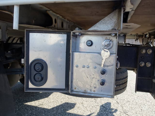 トヨタダイナ幌ウイング小型（2t・3t）[写真17]