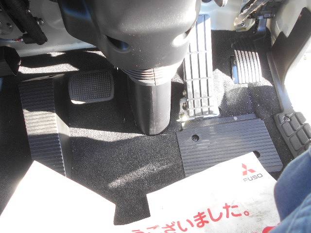 三菱ふそうファイターセルフクレーン4段増トン（6t・8t）[写真23]