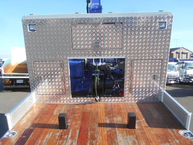 三菱ふそうファイターセルフクレーン4段増トン（6t・8t）[写真04]