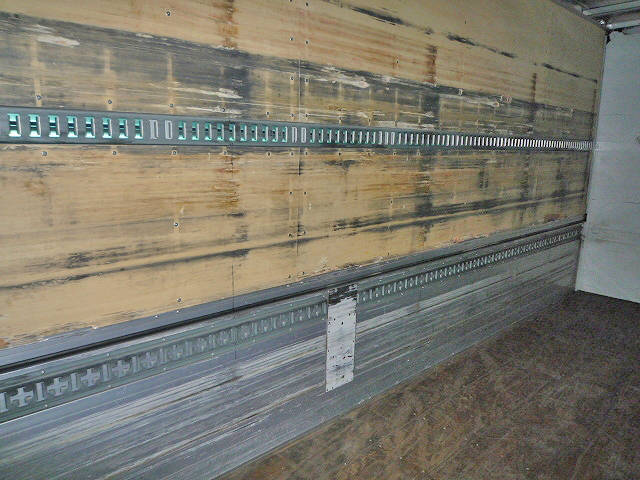 日野レンジャーアルミウイング中型（4t）[写真39]