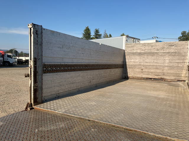 三菱ふそうキャンターアルミブロック小型（2t・3t）[写真12]