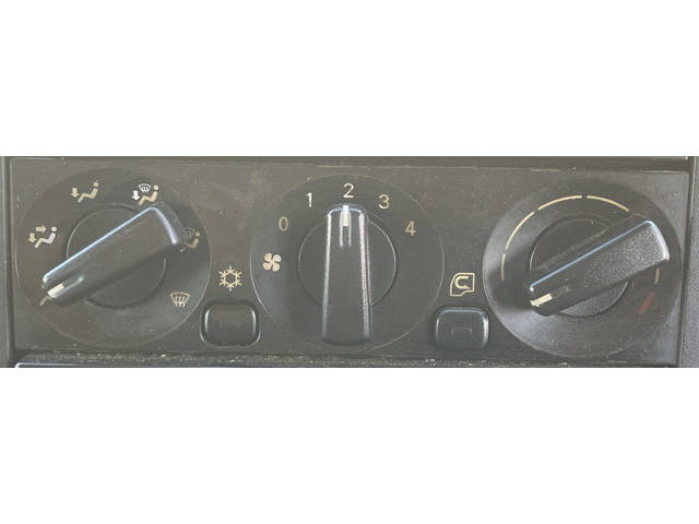 三菱ふそうキャンターアルミブロック小型（2t・3t）[写真36]