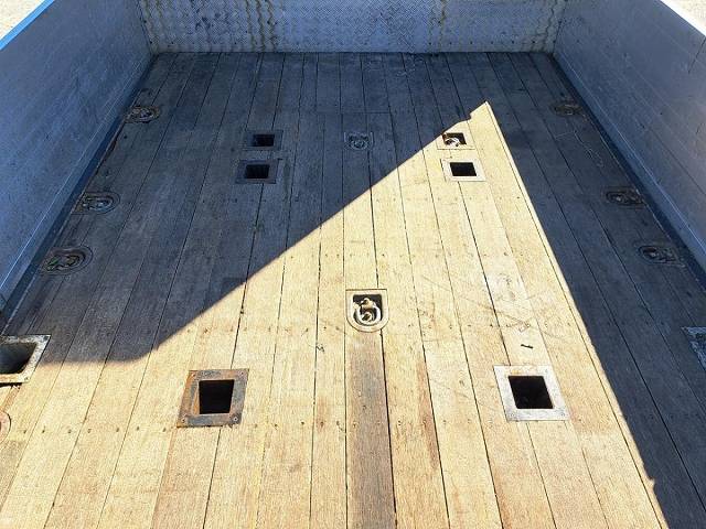 UDトラックスクオンアルミブロック大型（10t）[写真22]