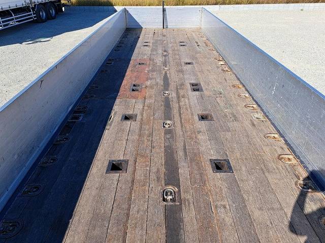 UDトラックスクオンアルミブロック大型（10t）[写真23]