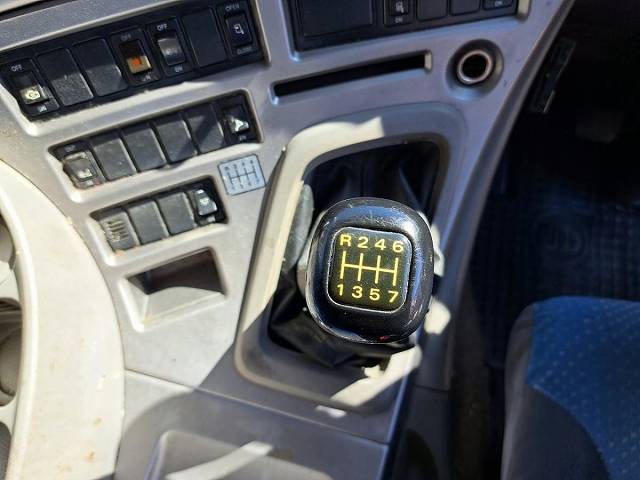 UDトラックスクオンアルミブロック大型（10t）[写真35]