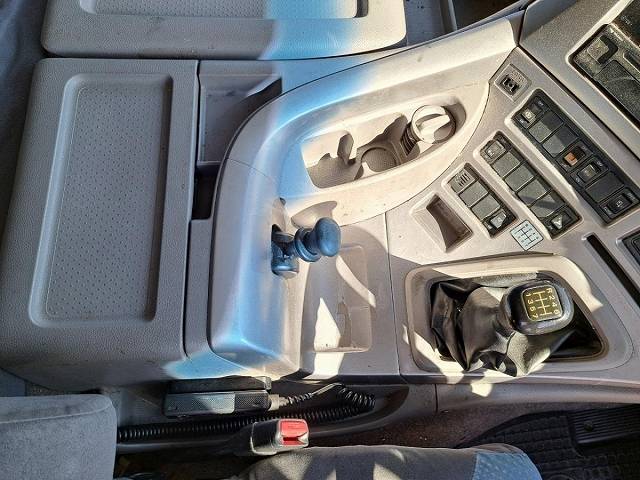 UDトラックスクオンアルミブロック大型（10t）[写真36]