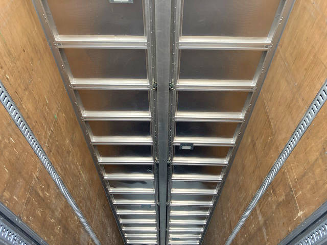 UDトラックスクオンアルミウイング大型（10t）[写真11]