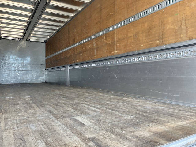 UDトラックスクオンアルミウイング大型（10t）[写真13]