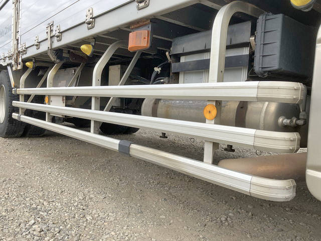 UDトラックスクオンアルミウイング大型（10t）[写真18]