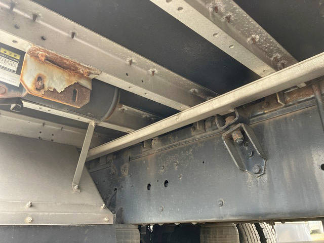 UDトラックスクオンアルミウイング大型（10t）[写真24]