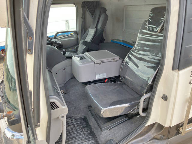 UDトラックスクオンアルミウイング大型（10t）[写真32]