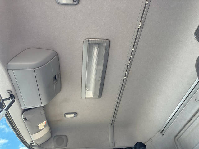 UDトラックスクオンアルミウイング大型（10t）[写真33]