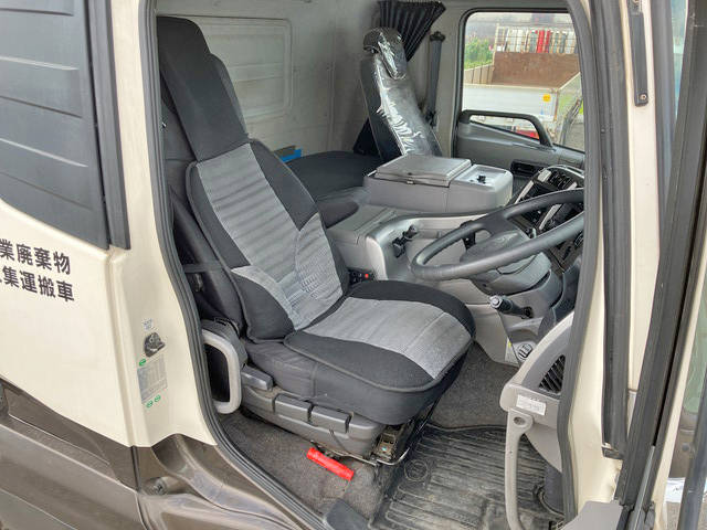 UDトラックスクオンアルミウイング大型（10t）[写真35]