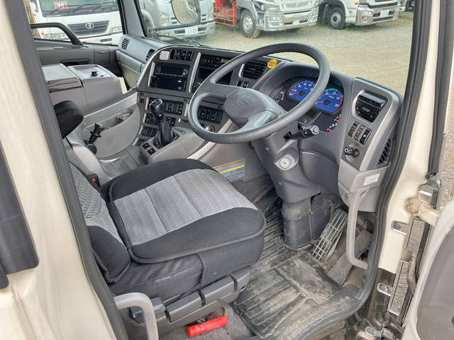 UDトラックスクオンアルミウイング大型（10t）[写真36]