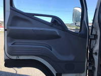 三菱ふそうキャンターアルミバン小型（2t・3t）[写真26]