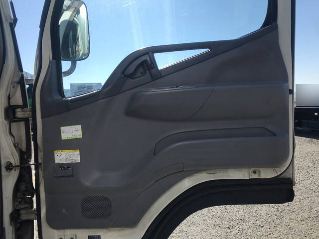 三菱ふそうキャンターアルミバン小型（2t・3t）[写真27]