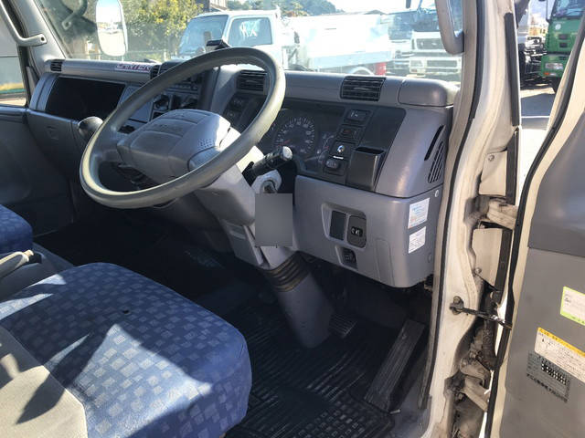 三菱ふそうキャンターアルミバン小型（2t・3t）[写真31]