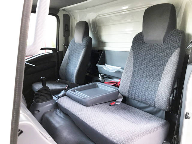 いすゞエルフアルミバン小型（2t・3t）[写真30]