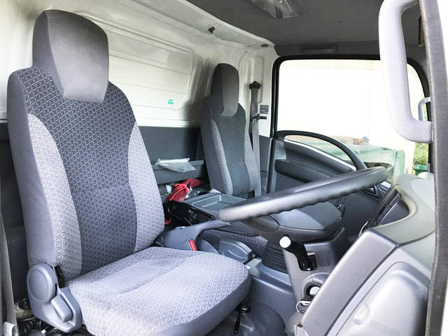 いすゞエルフアルミバン小型（2t・3t）[写真31]