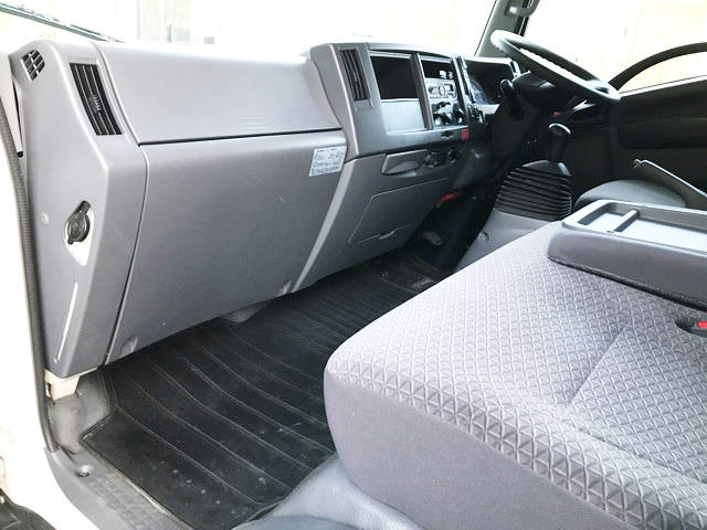 いすゞエルフアルミバン小型（2t・3t）[写真32]