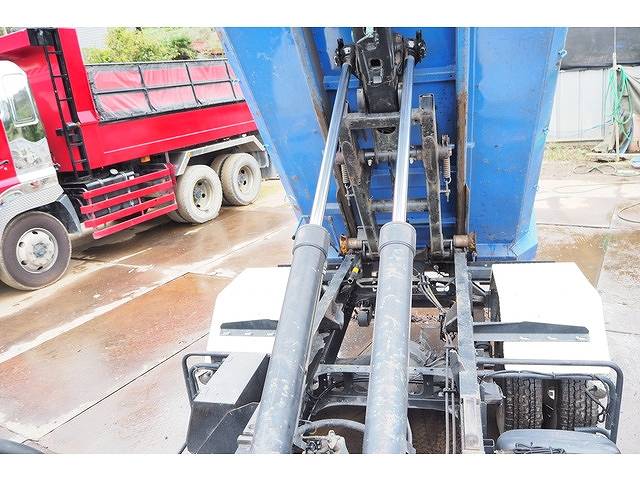 いすゞフォワードコンテナ専用車中型（4t）[写真18]