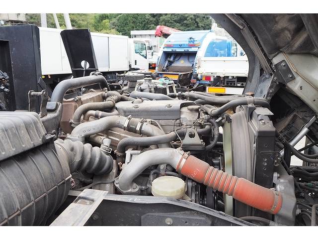 いすゞフォワードコンテナ専用車中型（4t）[写真28]