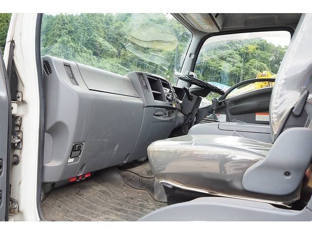 いすゞフォワードコンテナ専用車中型（4t）[写真32]