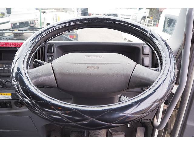 いすゞフォワードコンテナ専用車中型（4t）[写真38]