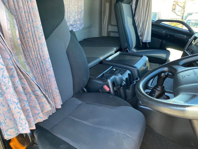 日野プロフィアパネルウイング大型（10t）[写真18]