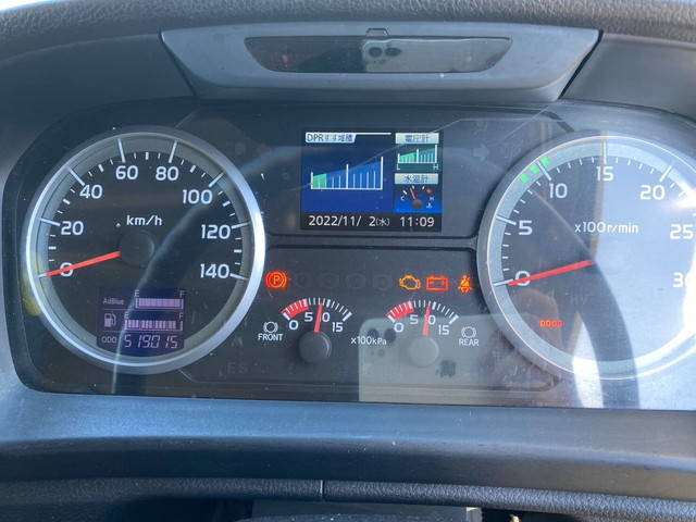 日野プロフィアパネルウイング大型（10t）[写真19]