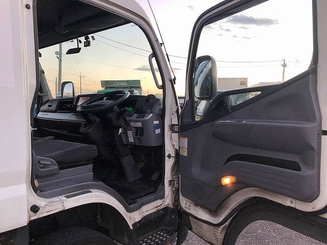 三菱ふそうキャンターアルミウイング小型（2t・3t）[写真16]