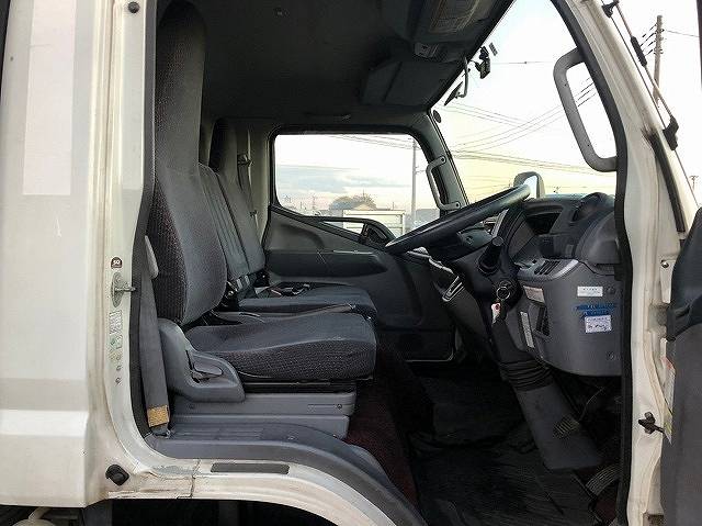 三菱ふそうキャンターアルミウイング小型（2t・3t）[写真17]