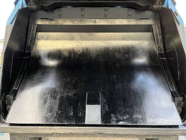 いすゞエルフパッカー車（塵芥車）小型（2t・3t）[写真10]