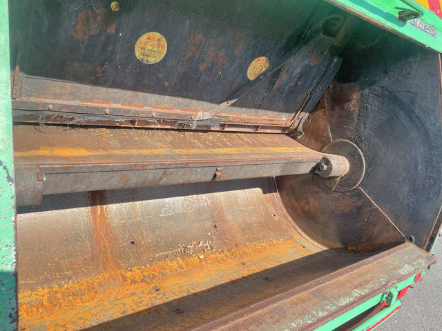 いすゞフォワードパッカー車（塵芥車）中型（4t）[写真14]