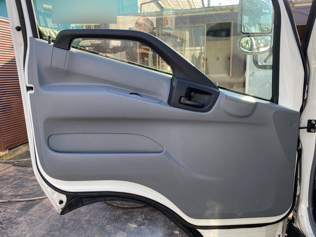 日野デュトロ平ボディ小型（2t・3t）[写真23]