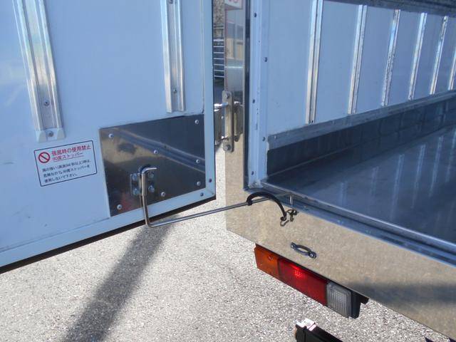 三菱ふそうキャンター冷凍車（冷蔵車）小型（2t・3t）[写真11]