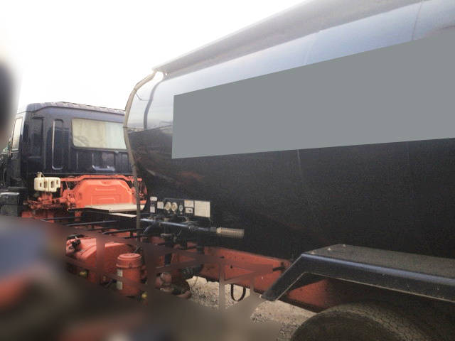 いすゞギガバルク車（粉粒体運搬車）大型（10t）[写真10]