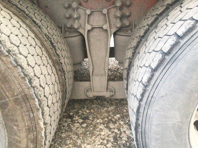 いすゞギガバルク車（粉粒体運搬車）大型（10t）[写真15]