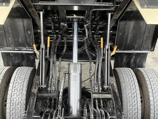 いすゞエルフパッカー車（塵芥車）小型（2t・3t）[写真23]