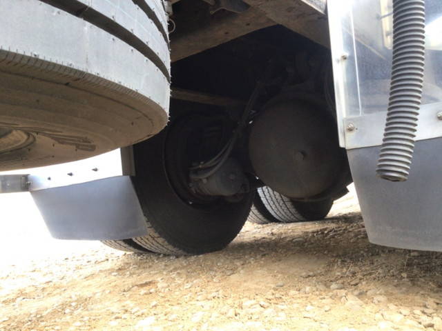 UDトラックスクオンバルク車（粉粒体運搬車）大型（10t）[写真20]