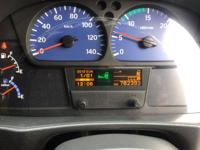 UDトラックスクオンバルク車（粉粒体運搬車）大型（10t）[写真23]