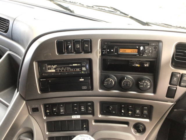 UDトラックスクオンバルク車（粉粒体運搬車）大型（10t）[写真25]