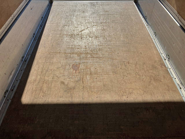 三菱ふそうキャンターアルミウイング小型（2t・3t）[写真12]