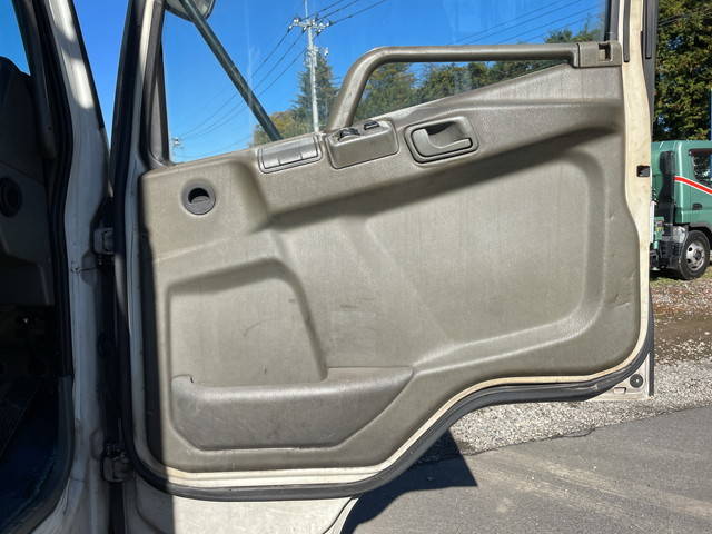 三菱ふそうファイターアルミブロック中型（4t）[写真25]