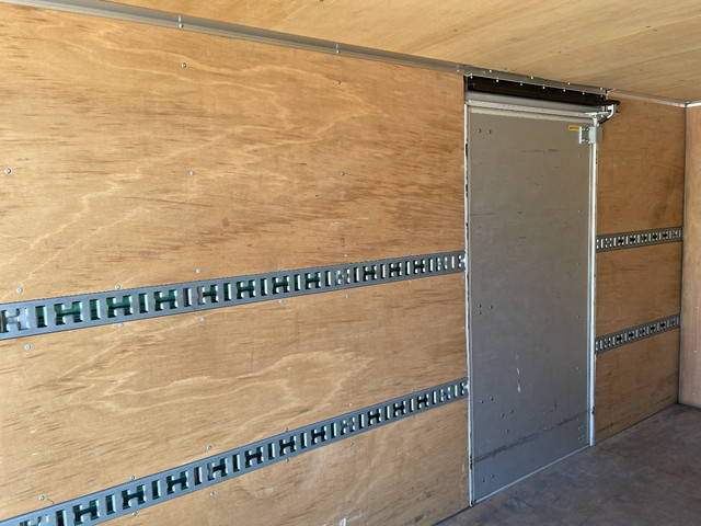 三菱ふそうキャンターアルミバン小型（2t・3t）[写真12]