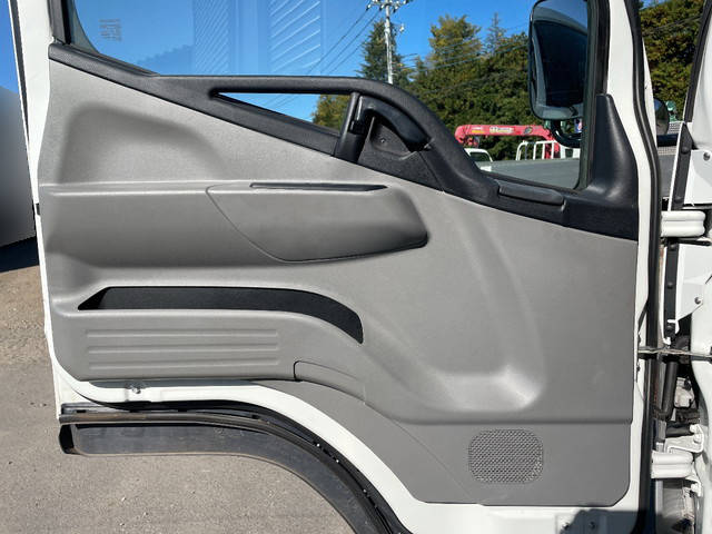 三菱ふそうキャンターアルミバン小型（2t・3t）[写真24]