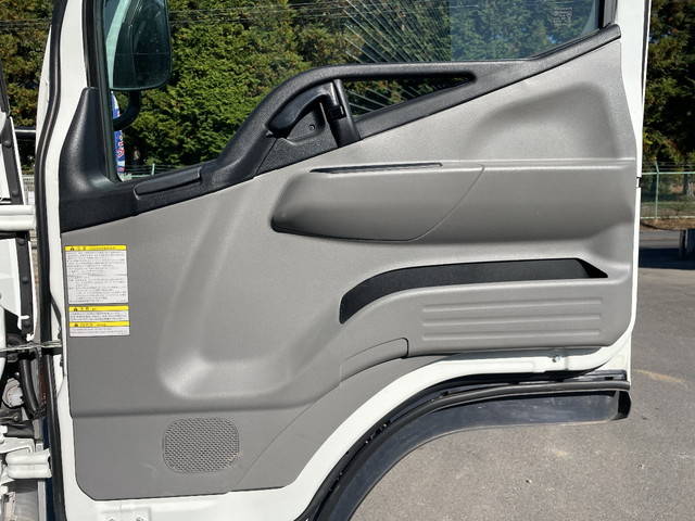 三菱ふそうキャンターアルミバン小型（2t・3t）[写真25]