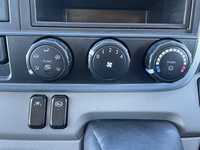 三菱ふそうキャンターアルミバン小型（2t・3t）[写真34]