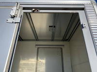 三菱ふそうキャンターアルミバン小型（2t・3t）[写真18]